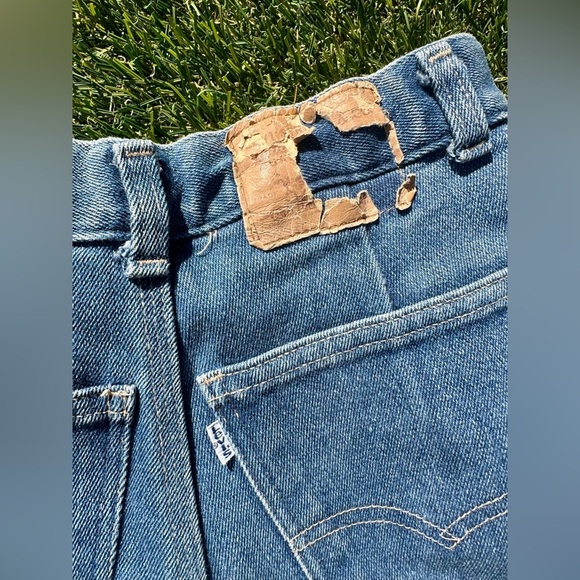 Levi’s 1980s Vintage White Tab Cropped Jeans - Picture 2 of 10